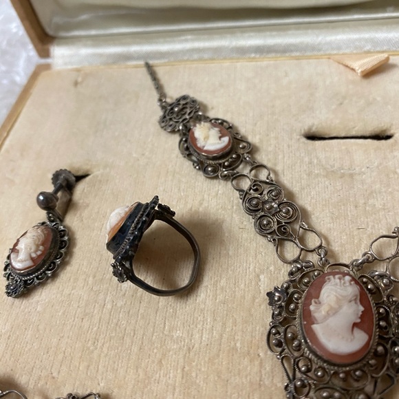 Vintage Camexco Hand Carved Cameo Set - Picture 5 of 14